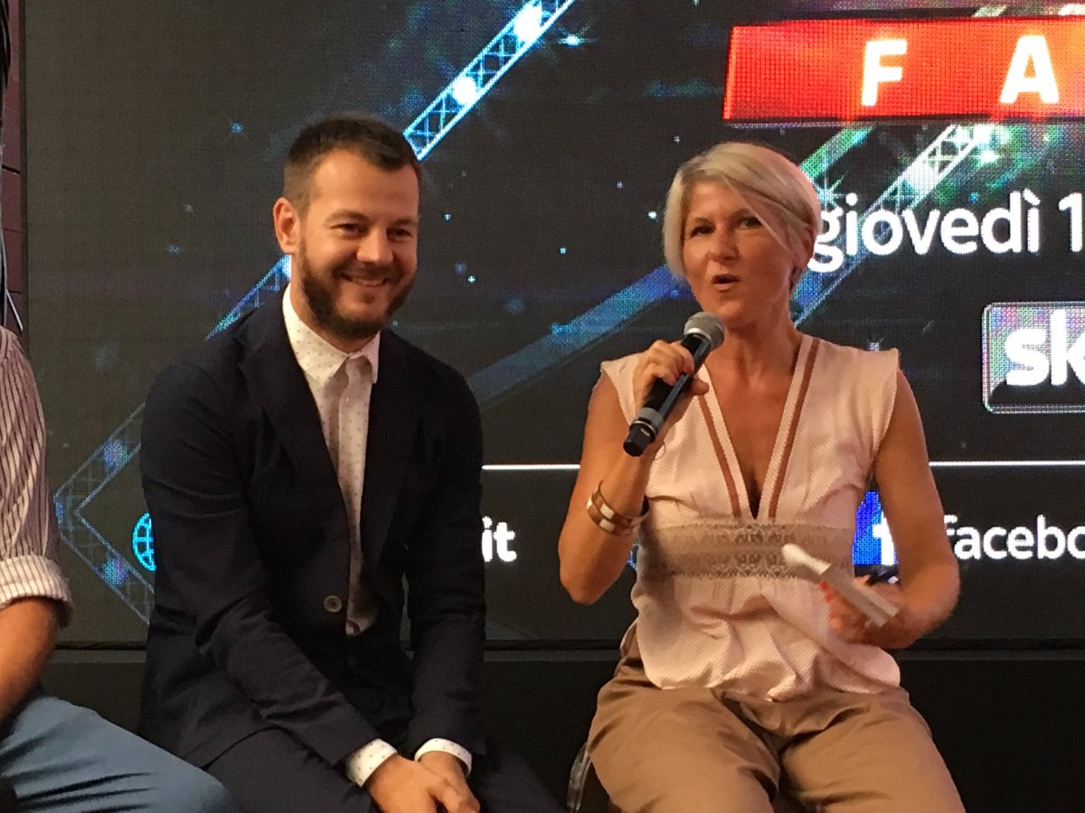 rtl1025's tweet photo. "Passano le edizioni, cambiano le giurie ma per noi #Cattelan è il conduttore più figo che ci sia" #XF10 https://t.co/DqSpmEwF7C