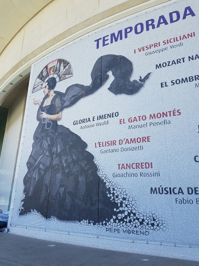 CLComunicacion's tweet photo. Nueva temporada de Opera.#marketing #branding #granformato #montajes #valencia #brand https://t.co/KYtero7VHs https://t.co/lcesmiAYkD