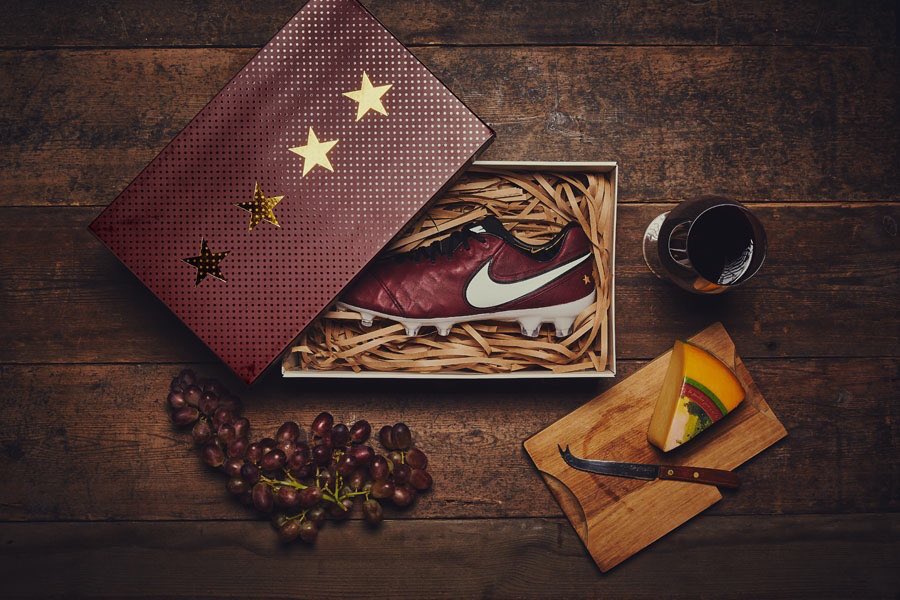 FutjunkieMx's tweet photo. Lanza @nikemexico edición especial de los Tiempo Legend inspirados en la pasión de @Pirlo_official por el vino https://t.co/twCC6ZYyGO