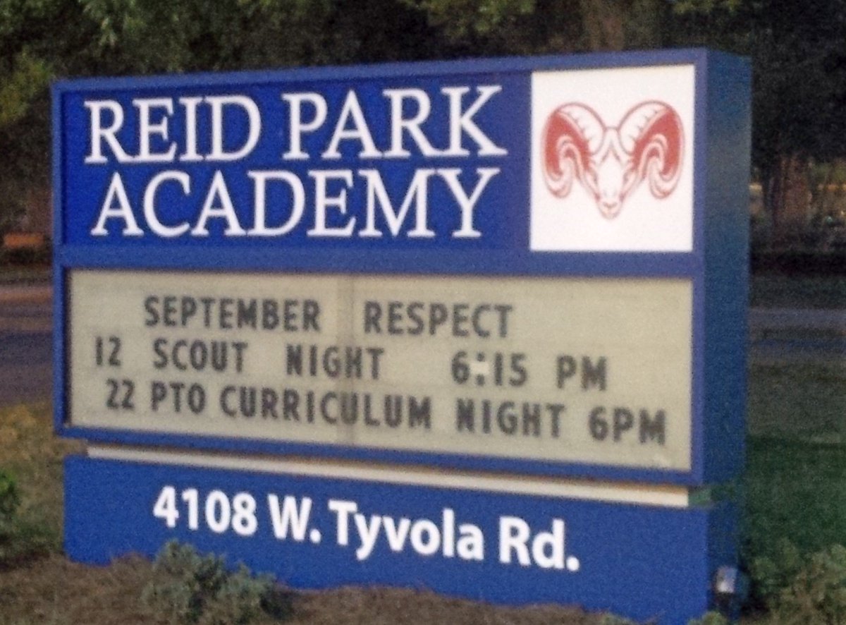 We've got <a href="/belk/">Belk</a> <a href="/TwoMenCLT/">TWO MEN AND A TRUCK Charlotte</a> with <a href="/classrmcentral/">Classroom Central</a> at <a href="/ReidParkAcademy/">Reid Park</a> <a href="/CharMeckSchools/">Charlotte-Mecklenburg Schools</a> talking #BackToSchool! #WCCB