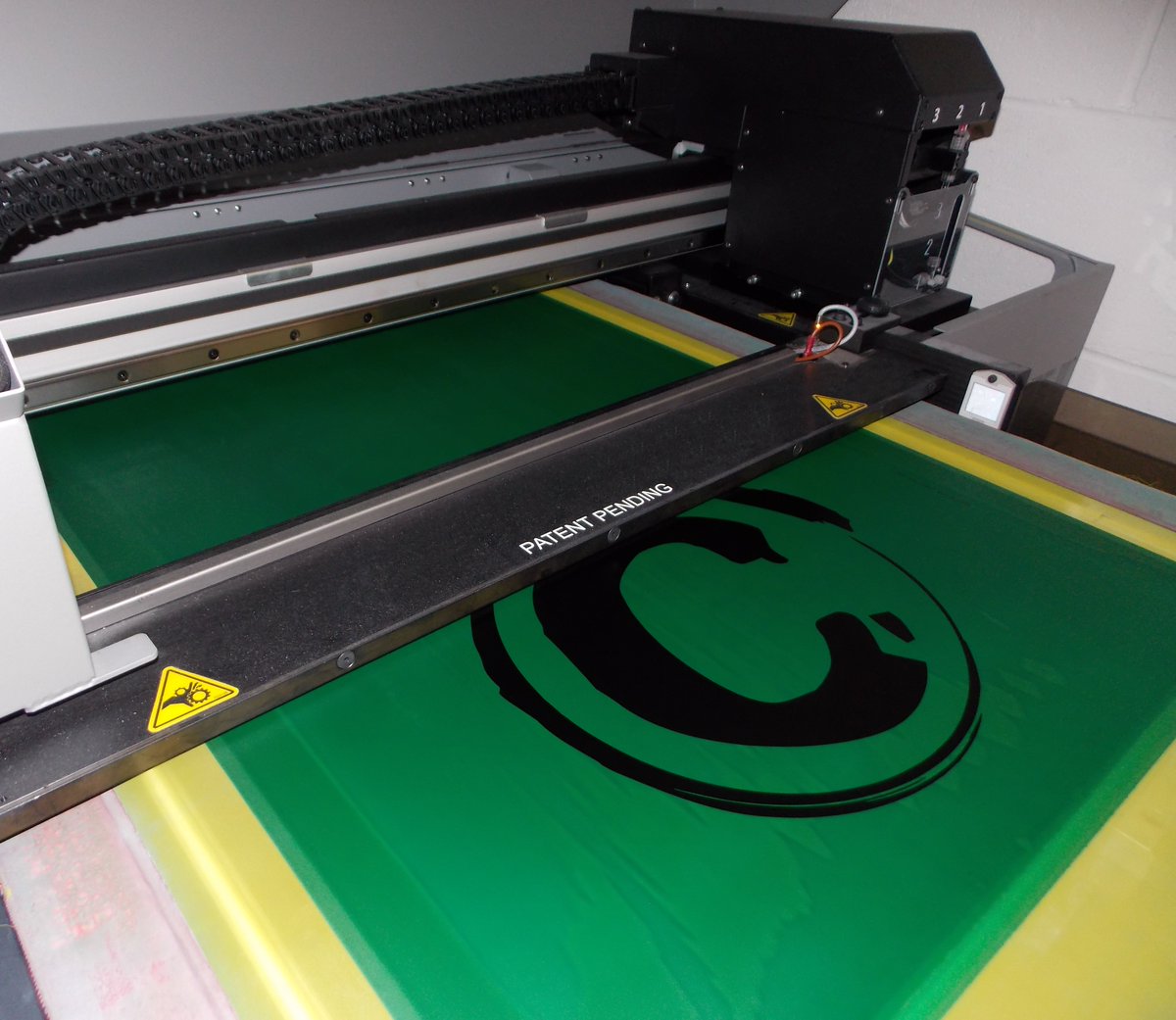 Creative_A_Ltd's tweet photo. This is a #DTS #Machine
A #design is #printed on the #screen and #expose all in one go!
#screenprinting #branding https://t.co/ufH7oD8ZlH