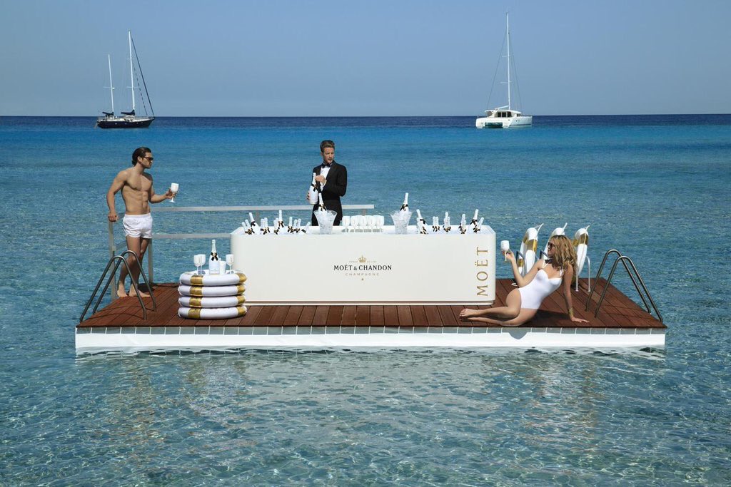 DemiCassiani's tweet photo. The "brains trust" at Moët certainly know how to #advertise their product ❗️ #beach #bar #champagne #wine #luxury https://t.co/u4KzVCExiK
