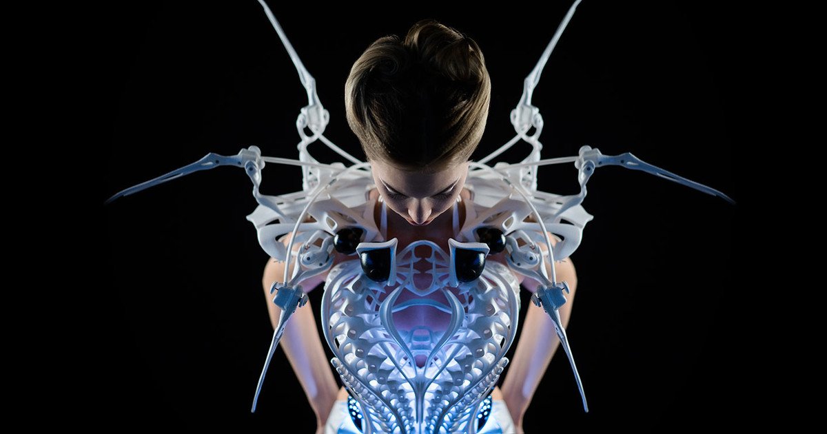 DigitalTrends's tweet photo. Today we carry technology. Tomorrow we’ll wear it https://t.co/MqcnDnTI4r https://t.co/PpVIZEmrhc