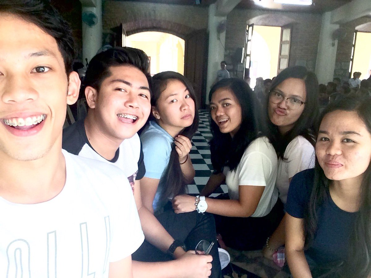 arianneeyyy's tweet photo. Dangog man mga bes haha @ynnekalcala @IamHotJayvee @lexyylayagan @angedelena #tonsy haha 😂😂 https://t.co/2yhAb4HRup
