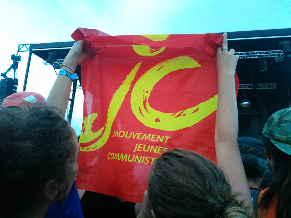 _MJCF84's tweet photo. Le plus beau des drapeaux à la @FetedelHumanite #FDH16 #NombreuxMotivésOrganisés #OnEstPartout https://t.co/ugfdOJDxyc