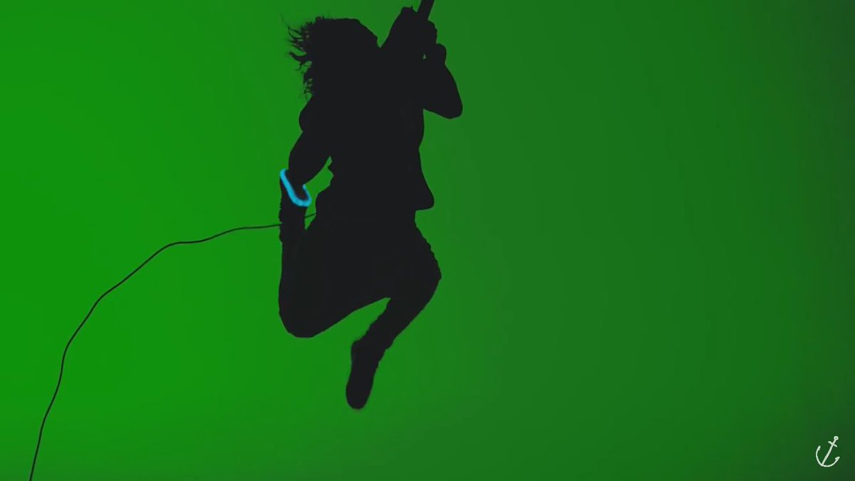 stayinx_'s tweet photo. i'm in love with the #CutItOutMusicVideo https://t.co/aFgXXth6Zz