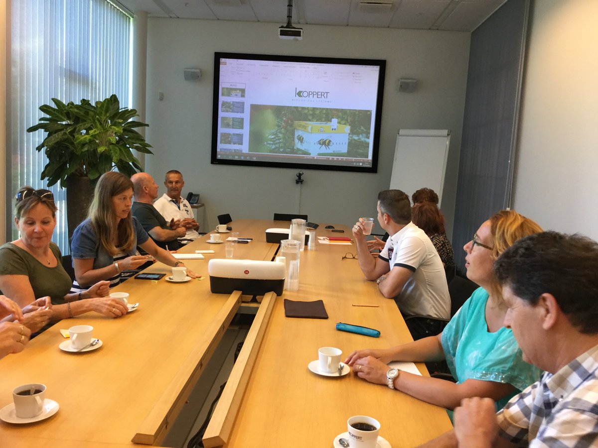 TomatoworldNL's tweet photo. Op bijscholing met de gidsen @Koppert #integratedpestcontrol #bumblebees #natugrow https://t.co/lbzaQBEMwZ