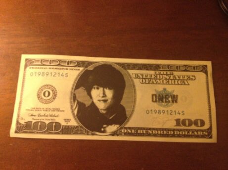 daehyunaah's tweet photo. I love money https://t.co/KA1fmEGjR4