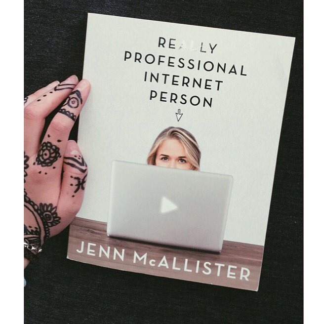 juliebulll's tweet photo. #reallyprofessionalinternetperson soo freaking happy the book came!
@jennmcallister https://t.co/jF5Z7zSj5Y