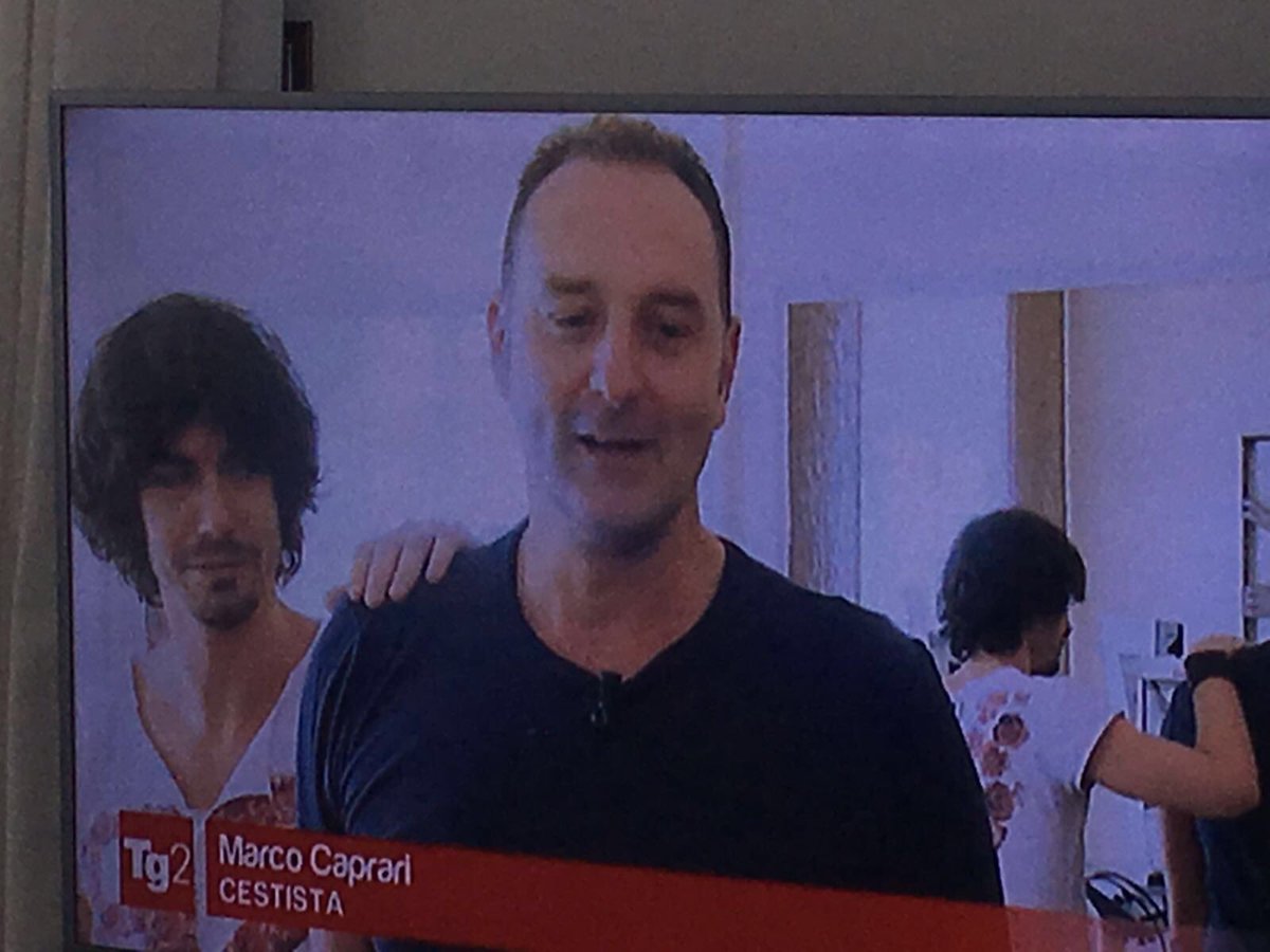 maurogee's tweet photo. Il cestista Caprari al Tg2! @bumbum76 https://t.co/yk13CGay8j