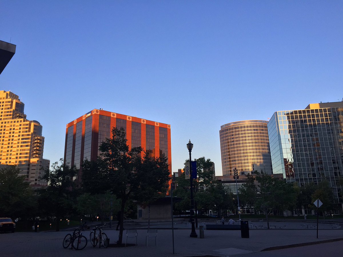 GRDaily's tweet image. 9.12.16 Monday morning light☀️ on Rosa Parks Circle.  Have a good week every one! 
#grandrapids