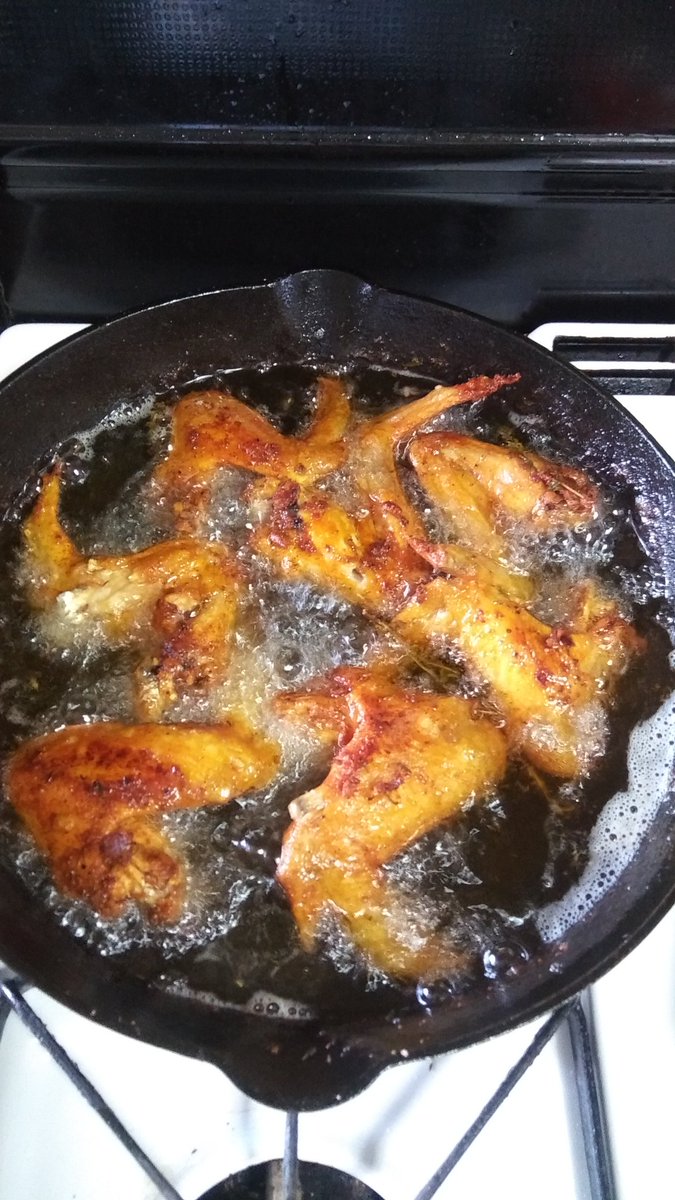 FarealDoe's tweet photo. #friedChicken #foodie #noFlour #BeerandWings #ShotsToo π»ππ https://t.co/x3AfGbnAXU