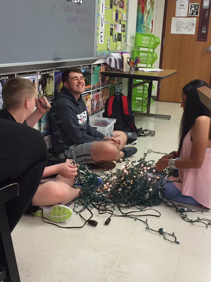 Magnolia_StuCo's tweet photo. #StuCoProbs #TangledMess https://t.co/fw6ql3BSHT