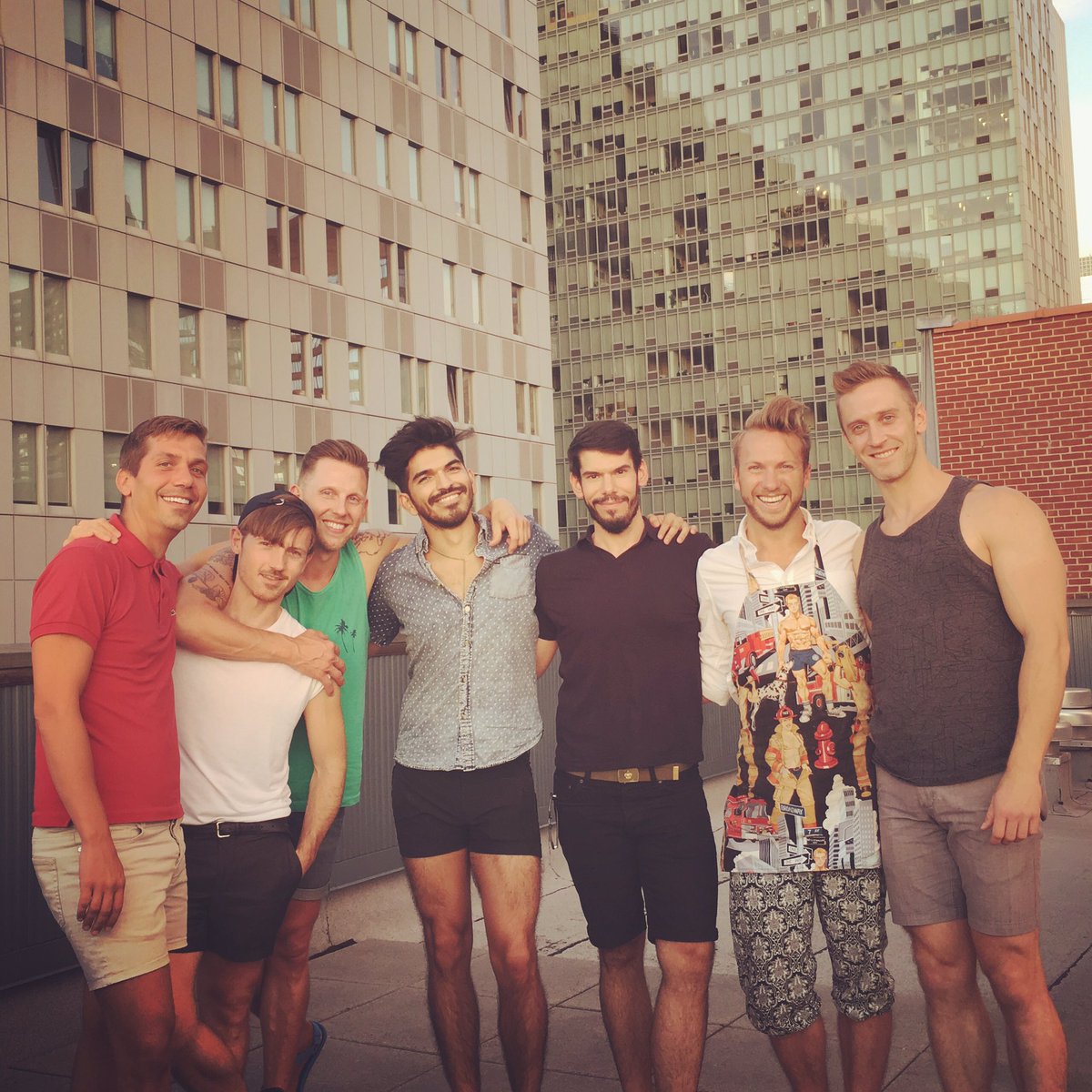 TimKava's tweet photo. Sunday rooftop sunset! https://t.co/6a6xjuA21f