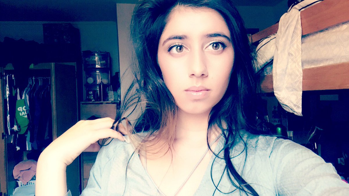 nadzzz7's tweet photo. mandatory eid selfies #EidMubarak #EidAlAdha #stuckinclass https://t.co/Wq4pkLQe9G