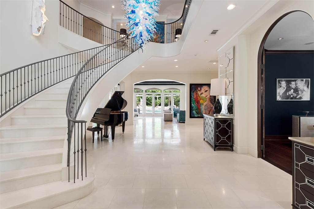 sothebysrealty's tweet photo. Extraordinary Property of the Day: Elegant French-inspired Mansion in Houston, Texas https://t.co/CflTpIha82 https://t.co/SGlrNHyb4I