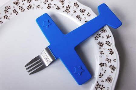 redfacts's tweet photo. @CCfunkandsoul Don't forget to bring this with you: I've heard @bobbyllew won't eat without one. #herecomestheplane https://t.co/pwCHtjBVt5