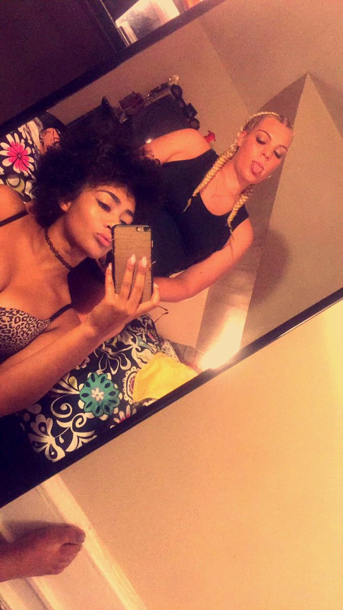 60DD355's tweet photo. Like I don't always keep the hammer next to me? Like I ain't got a Hitta to the left of me? ⛓💕 https://t.co/XpOCwM1WKd