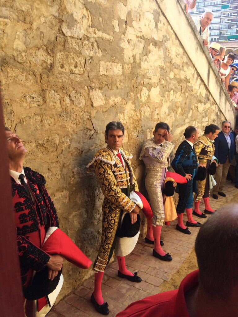 Ronthell's tweet photo. Valladolid 2016. Antes de pisar la arena que tantas ovaciones trajo en esta tarde de septiembre #anotherdreams https://t.co/LhXB5dufCO