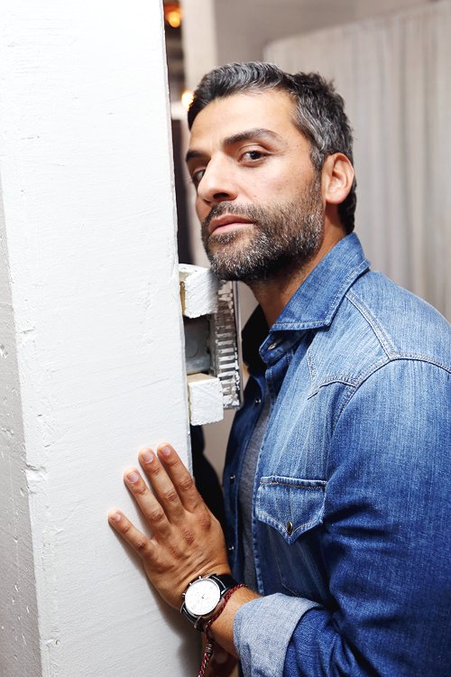 AlessiaCrawley's tweet image. I'm not ready for these 50 Shades of Grey 😍😅
#OscarIsaac #DatHair