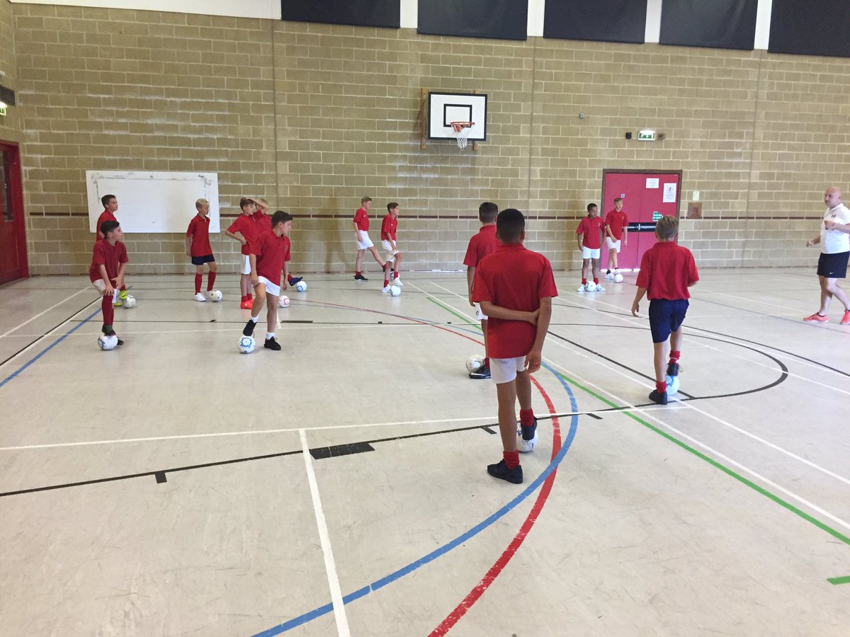 Year 8 session with <a href="/Gol_Futsal/">Gol FFC</a> starts! Enjoy lads #mpsfutsal
