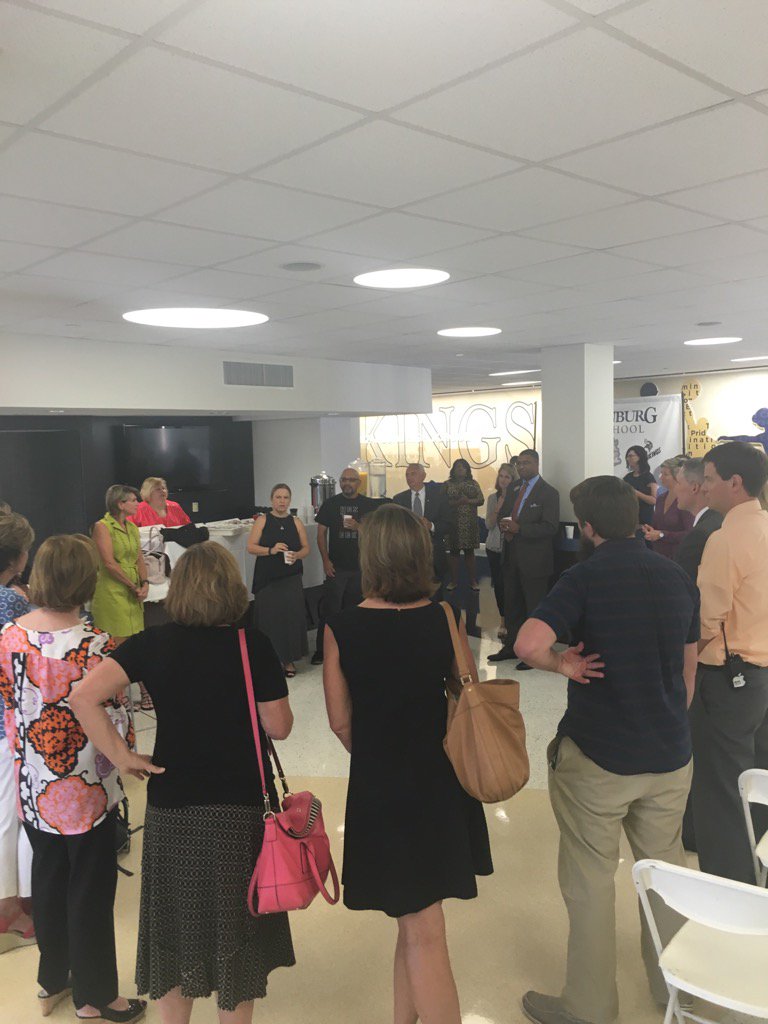 SpartanburgHS's tweet photo. Great to have our authors share with the many community members who were in attendance this morning. #7Reads https://t.co/5sXV7ZdRBJ