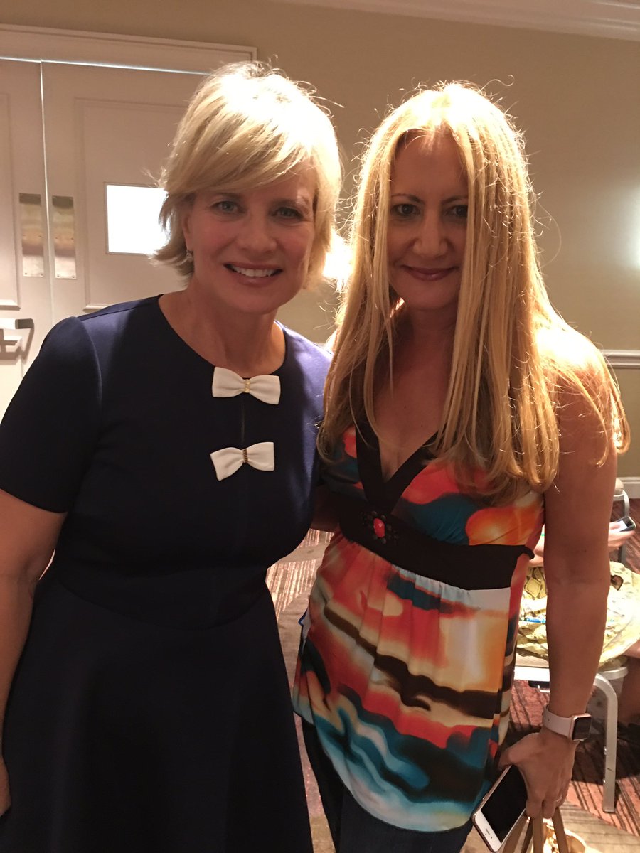 RisaM522's tweet photo. Wish all my #Days were in the presence of #sweetness So nice meeting you @marybeth_evans1 #KaylaBrady Thx @DCE_info https://t.co/QShTJCtpmN