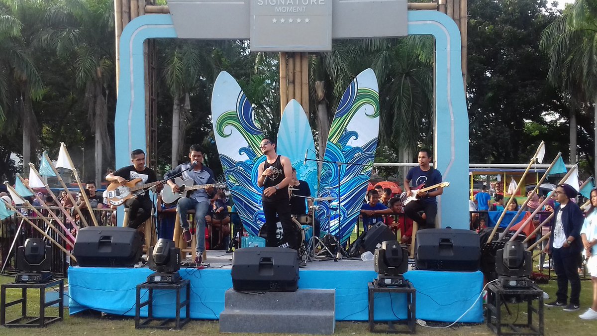 Acoustic perform at lapangan imam bonjol padang #modusofficial #modusersindonesia #signaturemoment