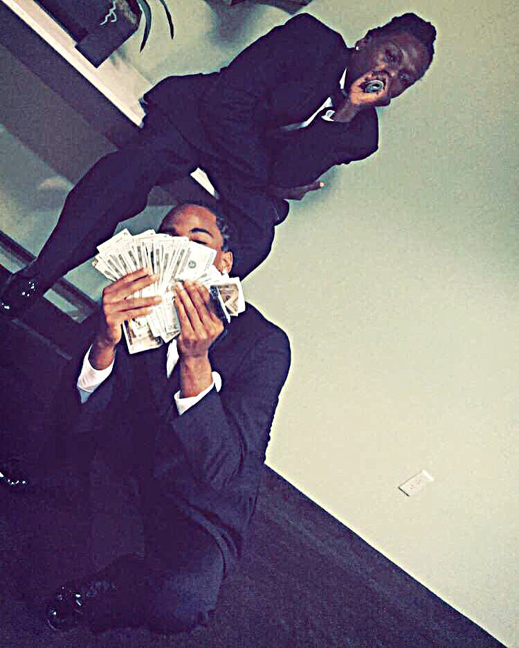 TWALK_BBA5's tweet photo. Right Hand 💯1️⃣1️⃣3️⃣3️⃣💯 https://t.co/SfPivYjS2i