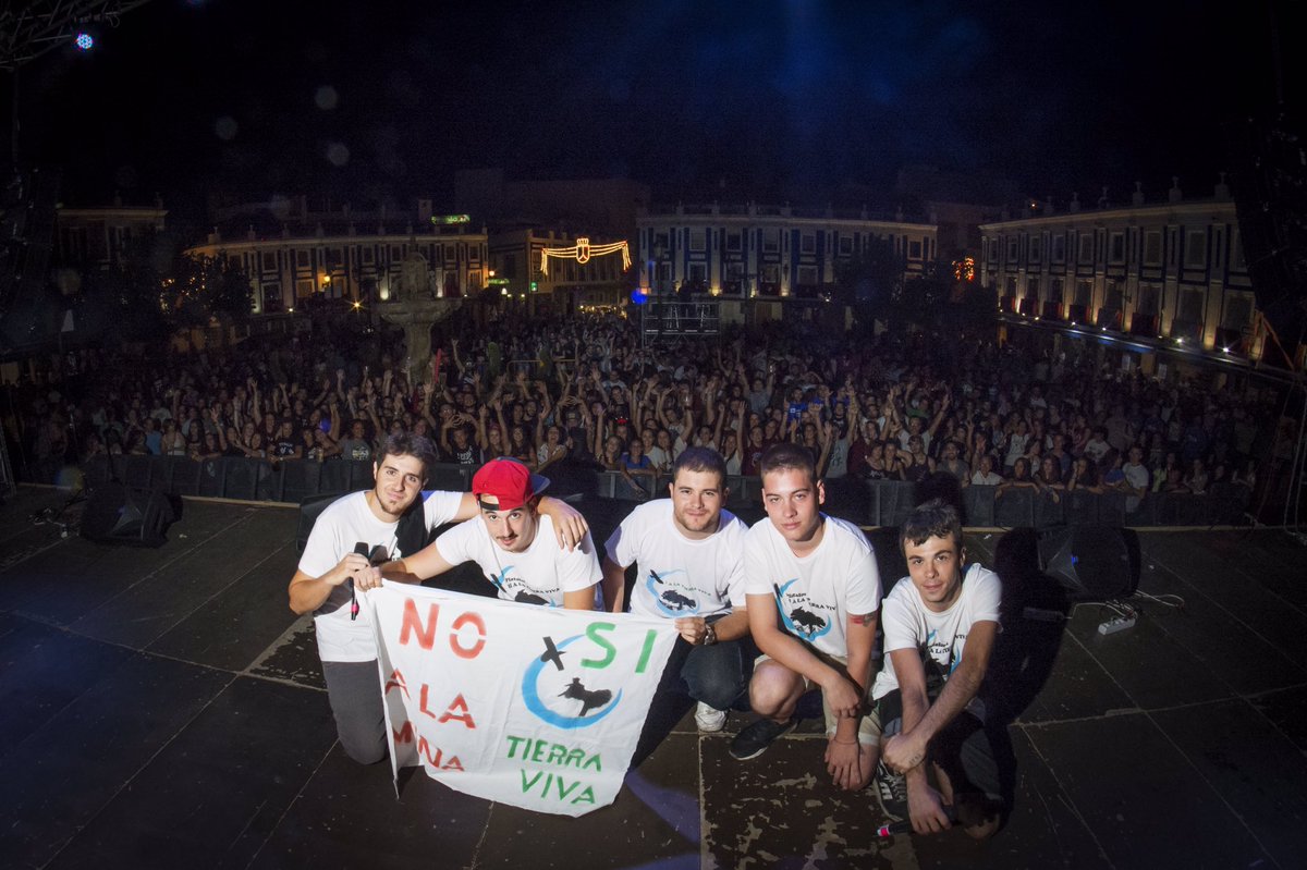 Compuesto1080's tweet photo. En Facebook tenéis las fotos que hizo @SergioNightDog el martes.
Mucho amor, Valdepeñas 💪https://t.co/W9A0aKymNq https://t.co/9vYre5JTHJ