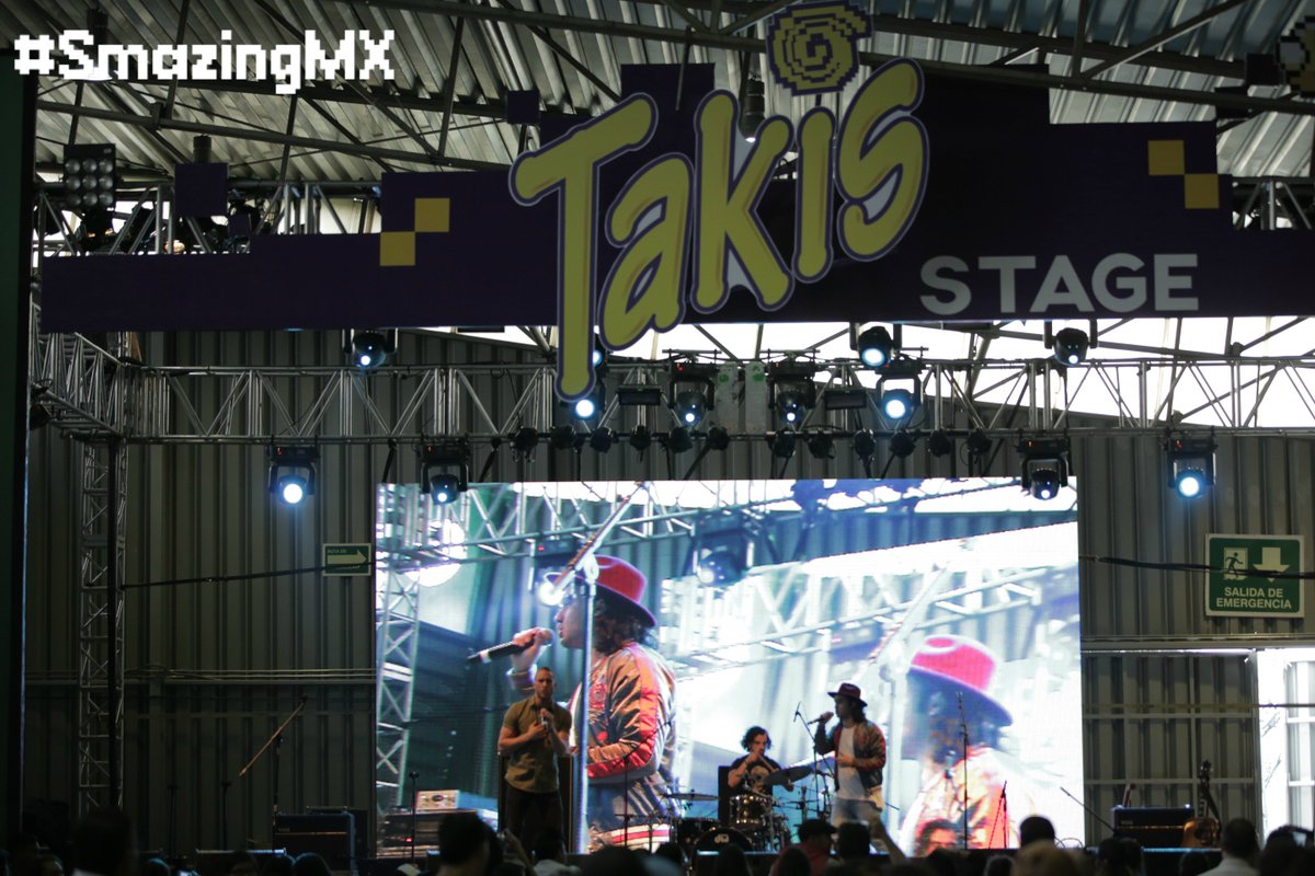 Nuestra emoción fue enorme cuando salió <a href="/LolaClubMx/">Lola Club</a> en el escenario Takis. #TakisEnSmazing