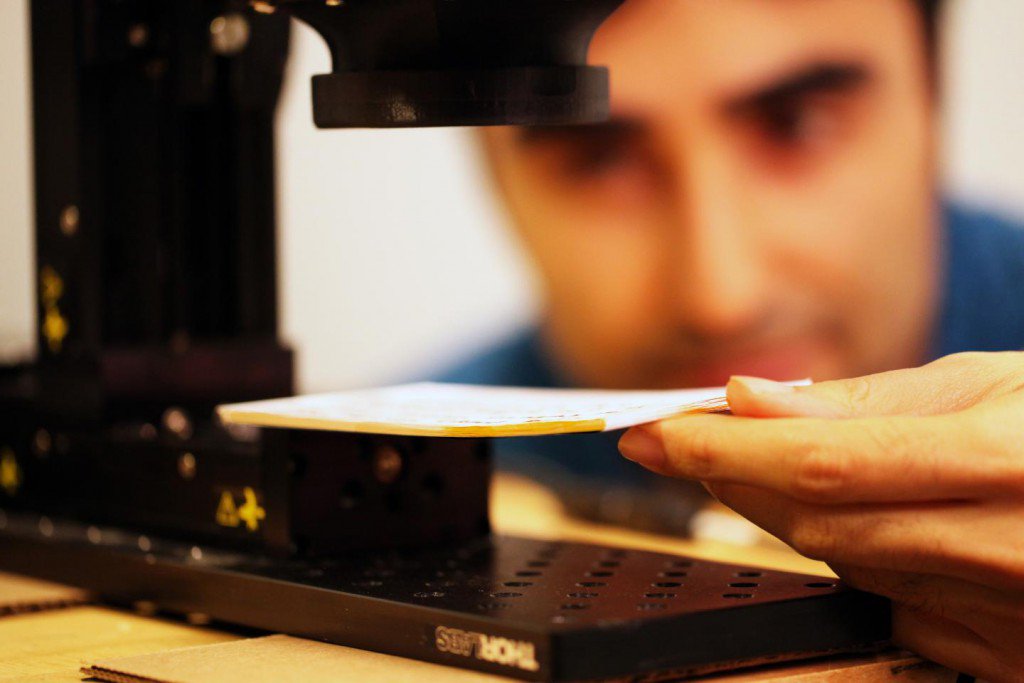 DiscoverMag's tweet photo. Scientists figure out how to read a book without ever opening it: https://t.co/AJ7ZZq9fXM https://t.co/6j9IyipBMi