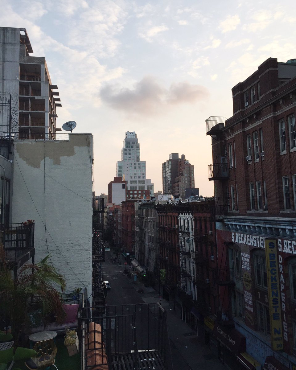 alicezielasko's tweet photo. morning view from @sagohotel #lowerEastSide #orchardstreet 😍🇺🇸 #NYFW https://t.co/zKERQsiElx