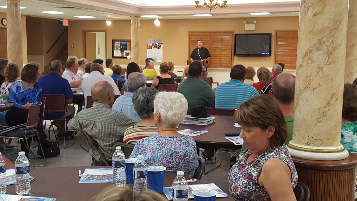 ToTeachCampaign's tweet photo. Fr. Ardagh led a volunteer orientation for 60 families at Lemont's St. Alphonsus Parish last week #ttwci #WaveVI https://t.co/nbU7ysklUv