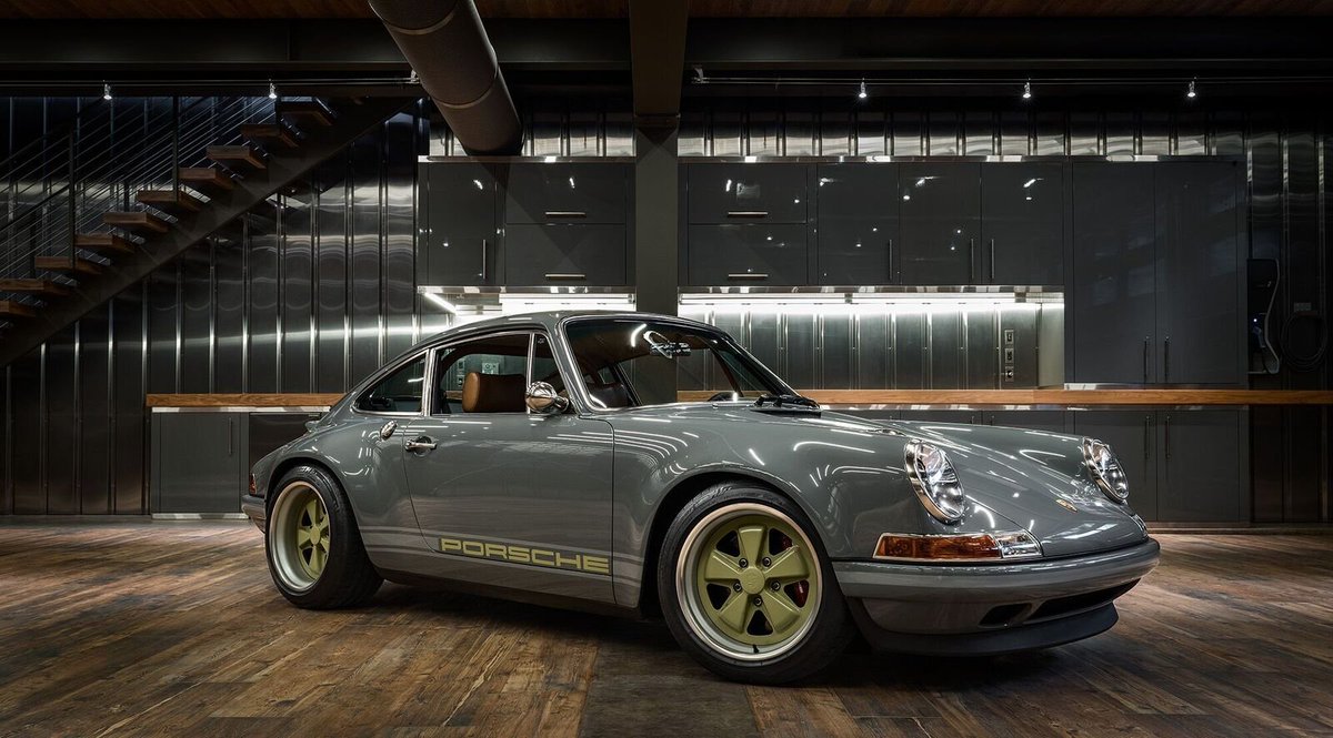 Matching garage.. Pretty cool