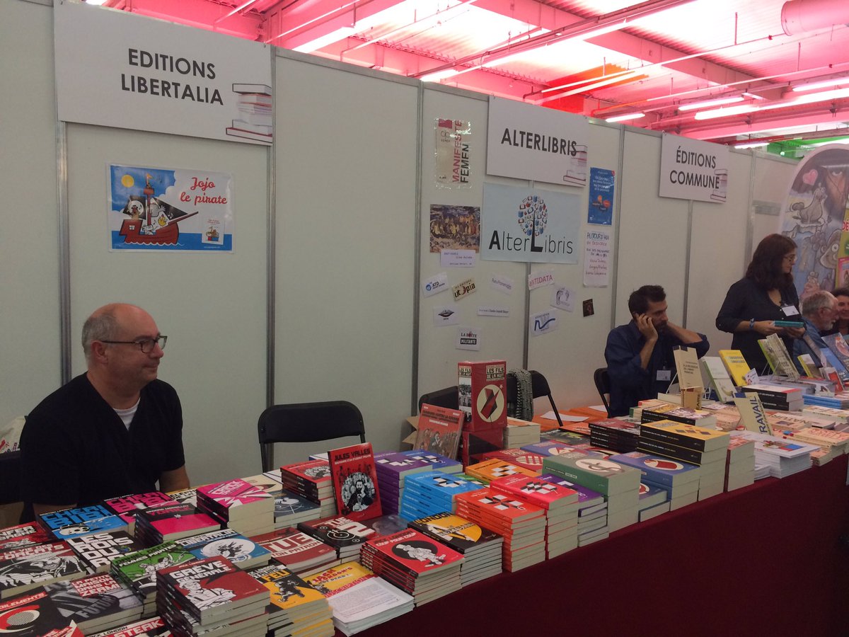 presdl's tweet photo. Raté les deux stands @LibertaliaLivre à la #FDH16. Je leur emprunte ces photos. Me rattrape bientôt en librairie ! https://t.co/ik114VTF75