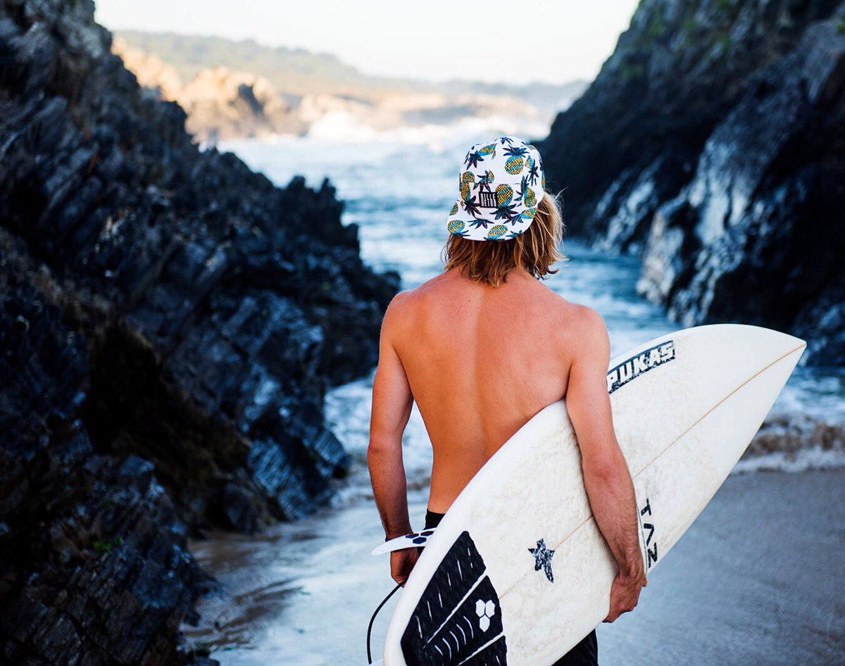 billebeino's tweet photo. Gone surfing πππͺπΈ #billebeino #spain #pineapplecap #surfing https://t.co/6T8ki8pYXl https://t.co/ND01MlPERc