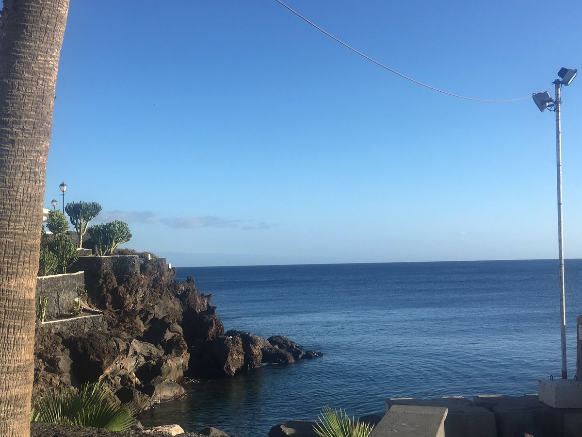 PruLawson's tweet photo. Off snorkelling to watch some fishies 🦀🐟🐠🐡 what a Monday 🐠🐠🐠🐠 https://t.co/2KwnE7s2GD