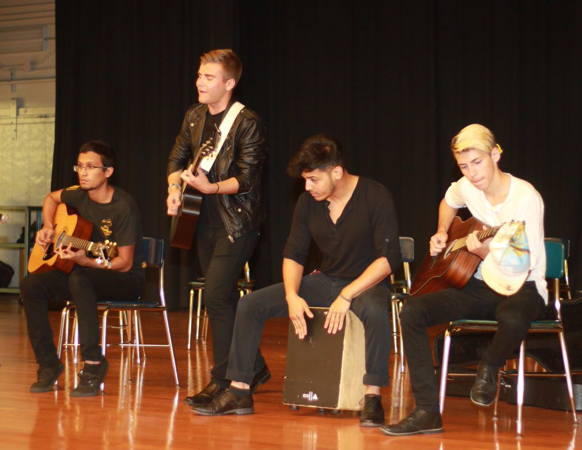 SHRTampa's tweet photo. We kicked off #MusicMonday at Tomlin Middle School w/ an acoustic performance from HRC Tampa ambassadors @IOHMUSIC! https://t.co/1tOOzl0wWm
