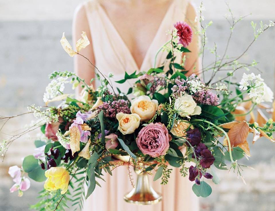 Happy Monday! Loving this design by North Carolina Chapel Designer <a href="/Floressenceflo/">Floressence Flowers</a> (image:<a href="/Morning_Light__/">𝒴</a> )