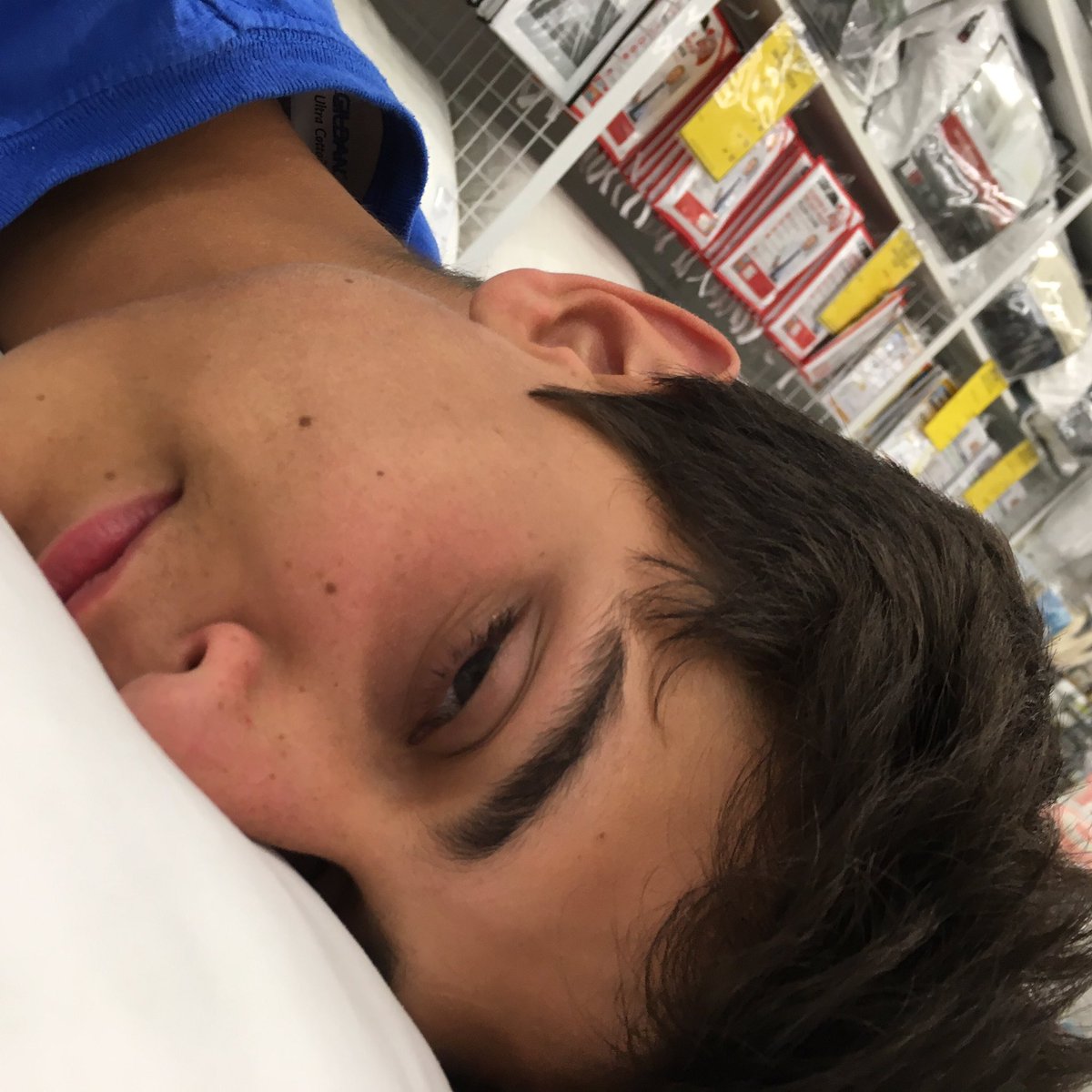 coreyIight's tweet photo. bed bath and beyond is my life https://t.co/pdiYHkN8PL