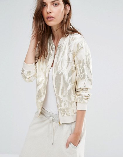 modestoriesuk's tweet photo. All That Glitters Ain't Gold: This Season's Metallic Trend: https://t.co/WG3lJlDJhg #Fashion #Style #Metallic https://t.co/TBSJGPGL5q