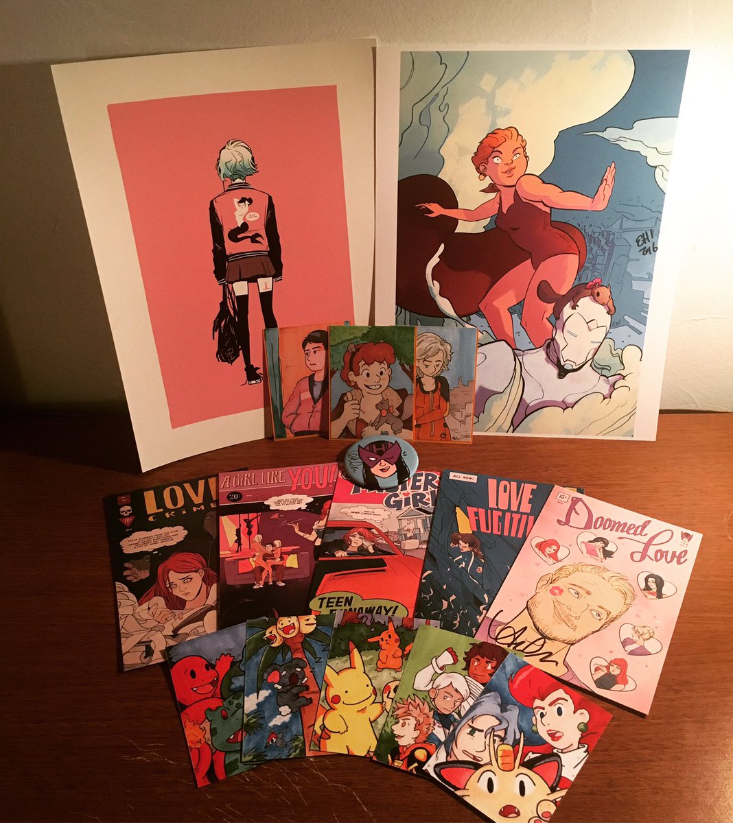 JohnathonOscar's tweet photo. #cincycomicon loot. feat. badassery from @EricaFails, @AnnieW, and @robinandcat 💘 https://t.co/ZIb5TLl8qn