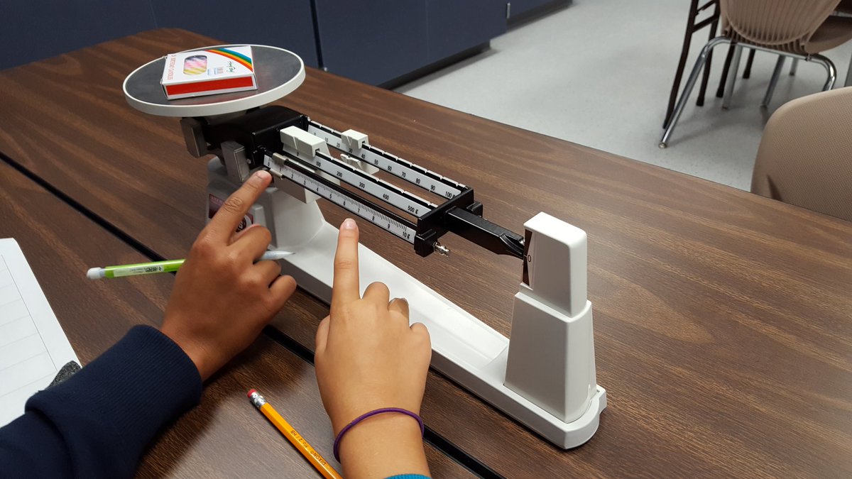TH4MathScience's tweet photo. 4th grade scientists measuring mass. #kdepride #kdematters https://t.co/UzUDfWWjb1