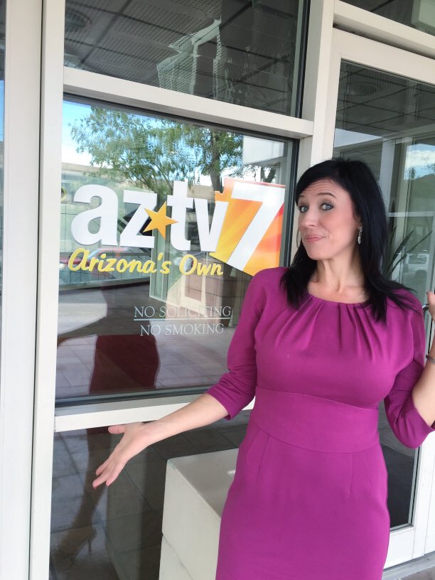 ElisaLaneSparks's tweet photo. Adding the color to the @morningscramble @azdailymix @aglutz #colormycredit https://t.co/qXF6adzTXz