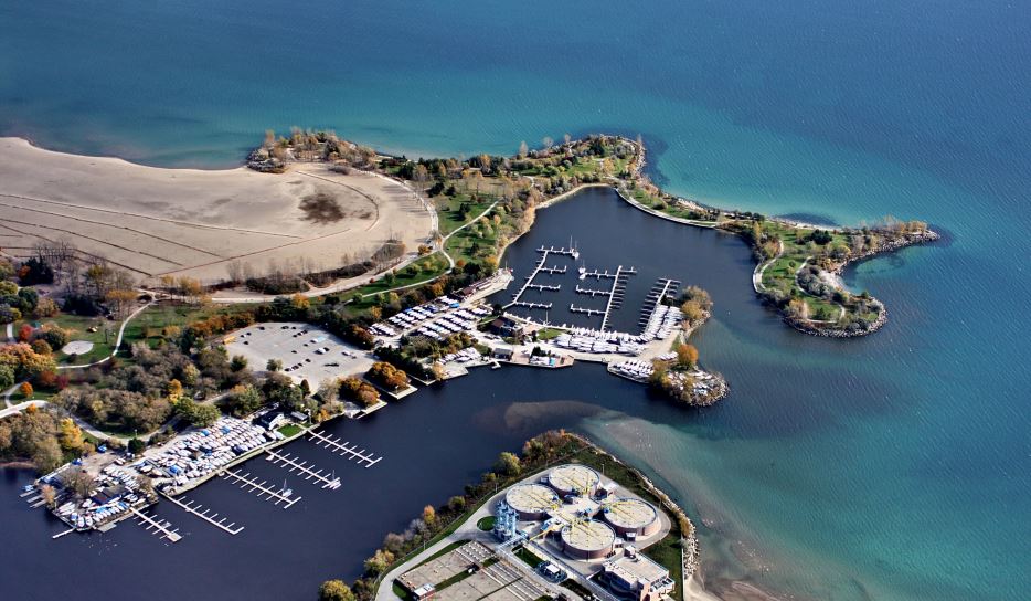 WaterfrontTO's tweet photo. A visit to Ashbridges Bay Park is all you need to complete your #summergoals before fall: https://t.co/2IvD0poMNX https://t.co/7GQaTZR9VN