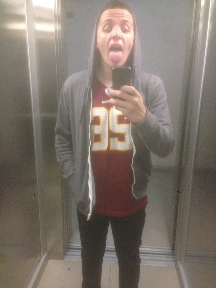 Redskins_Chile's tweet photo. Ready for monday football! In CHILE🇨🇱 we have redskinsfans!! #httr #redskins #espn #foxsport #redskinsChile #reds https://t.co/UVOOxR2G8q