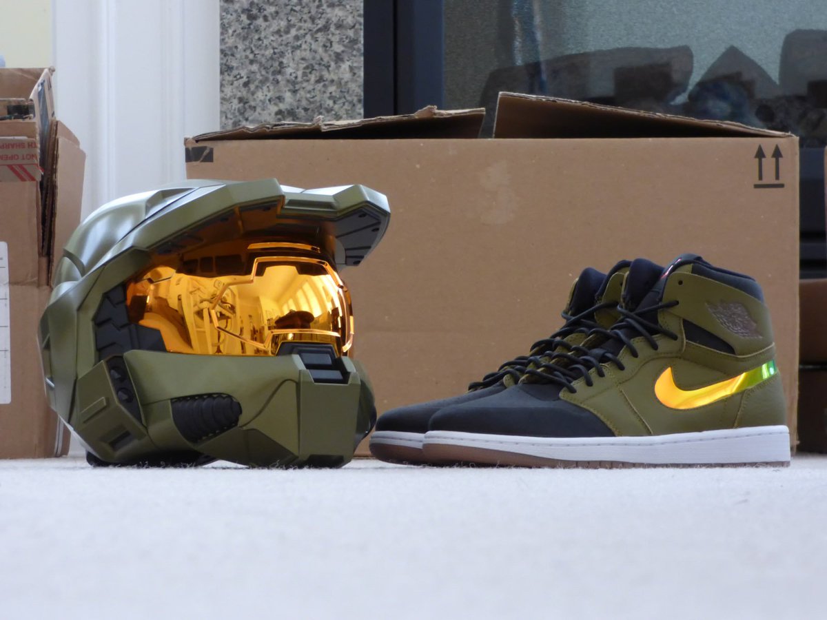 TrainerAddicts's tweet photo. When you have to protect the Earth from the invading Covenant empire but ball is life. Reddit: gameraisturtlemeat https://t.co/SpQCSPlhqn