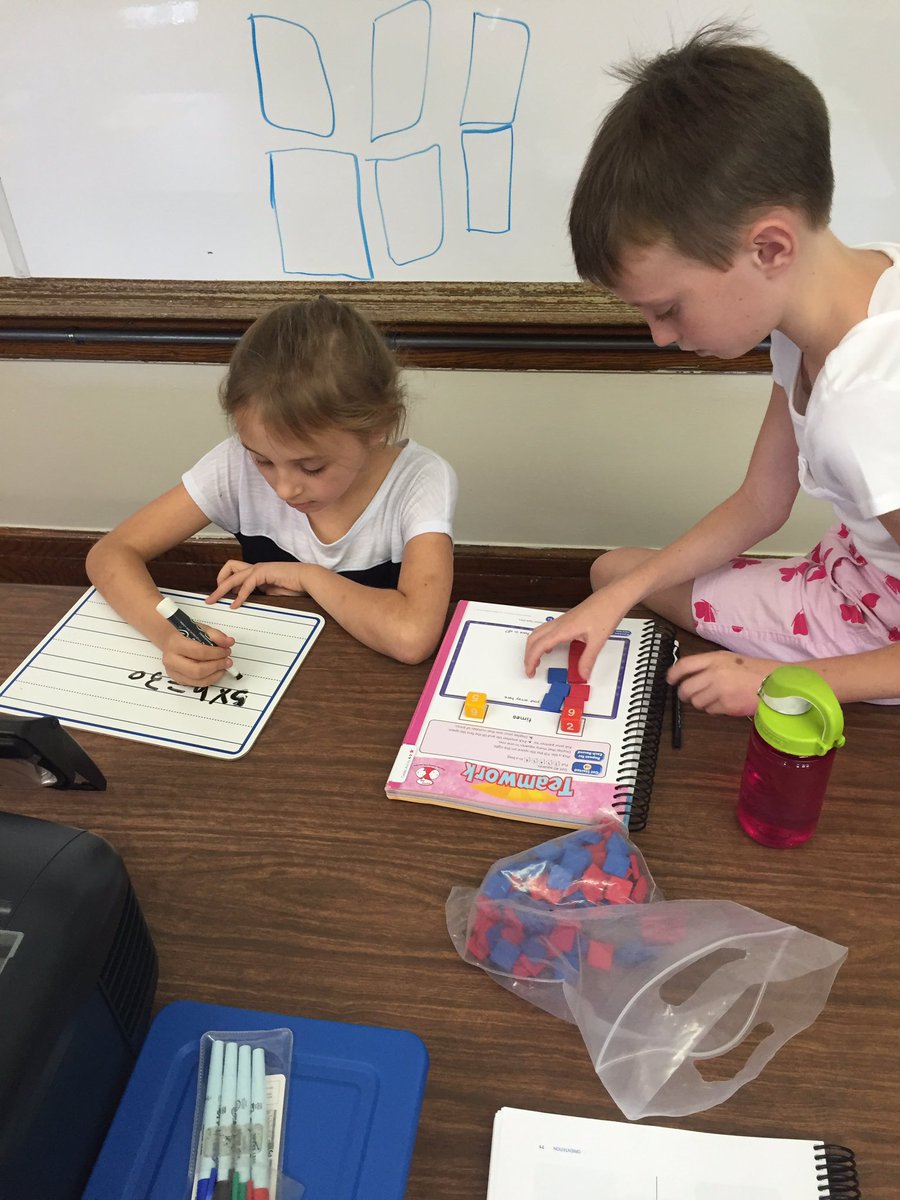 MrsSwal's tweet photo. Learning how to multiply by making arrays with our friends! @FSDVikings @WalshVikings https://t.co/nTiZv5xv4Q