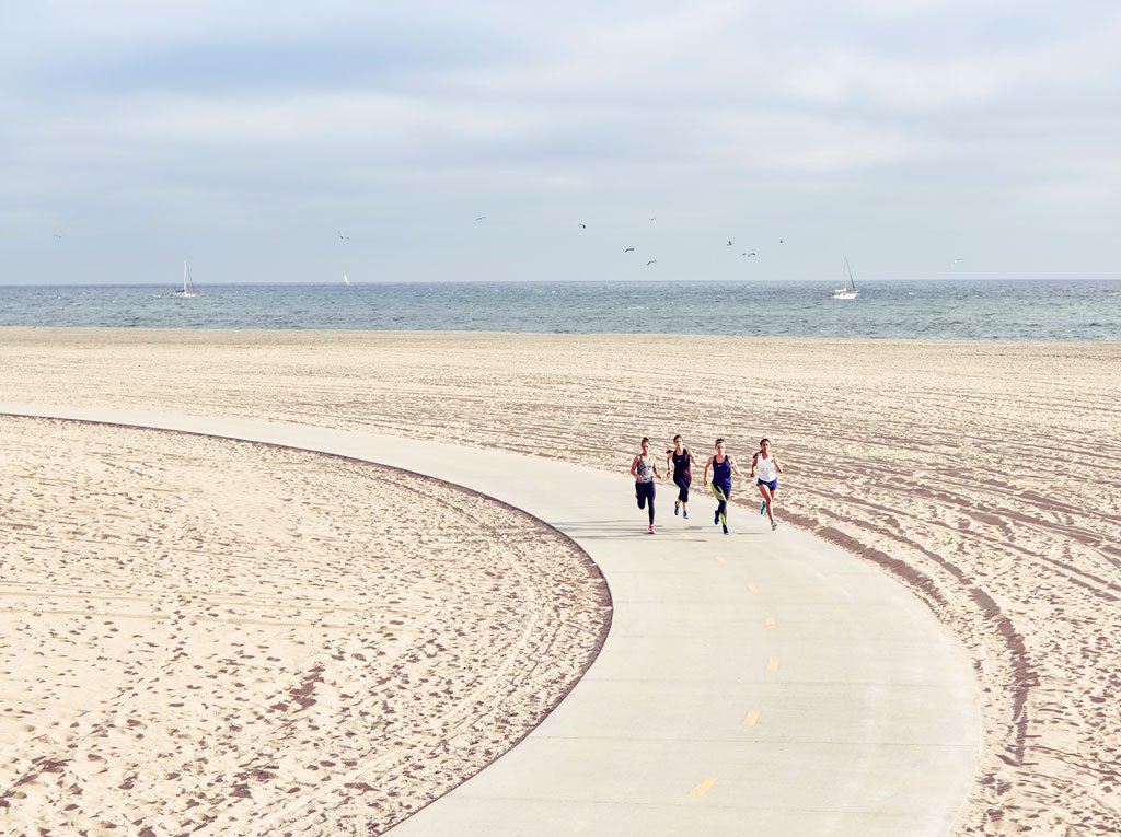 NikeLA's tweet photo. Run the world. 

This week's #NRC sessions are now open. Book your spot: https://t.co/VljKDMgkLg https://t.co/t4aeSyCfvu